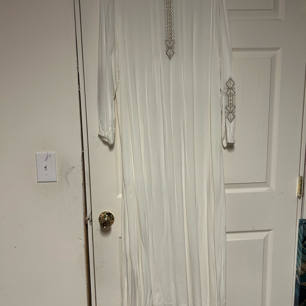 White Long sleeve dress/abaya